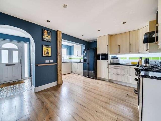 4 bed house for sale