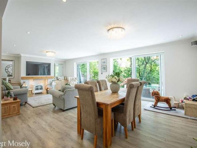 4 bed house for sale