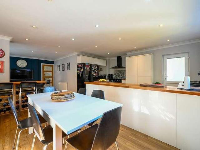 4 bed house for sale