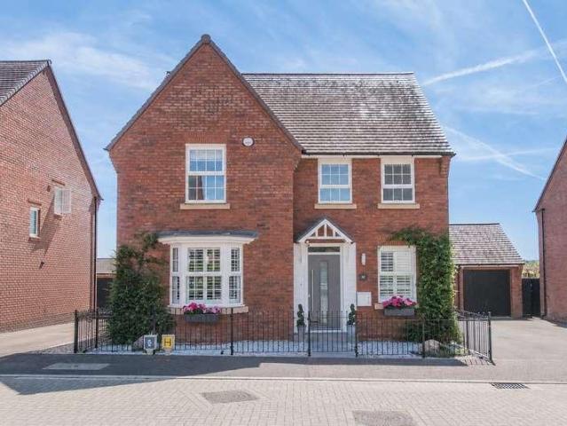 4 bed house for sale