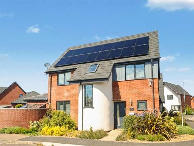 4 bed house for sale