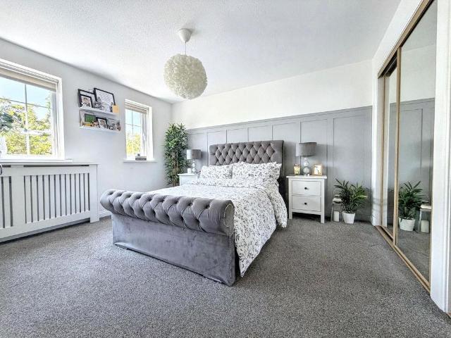 4 bed house for sale