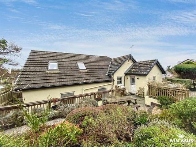 4 bed house for sale