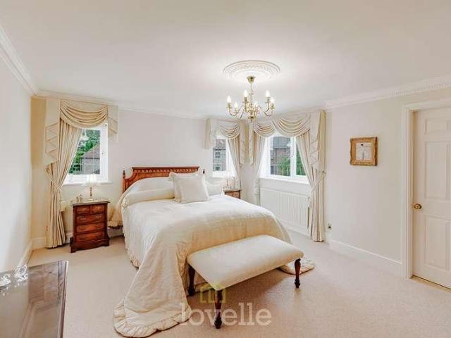 4 bed house for sale