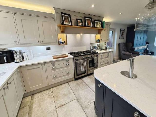 4 bed house for sale