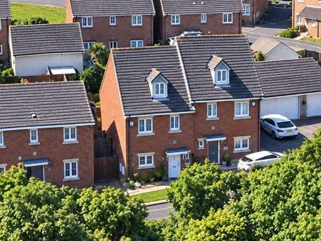 4 bed house for sale