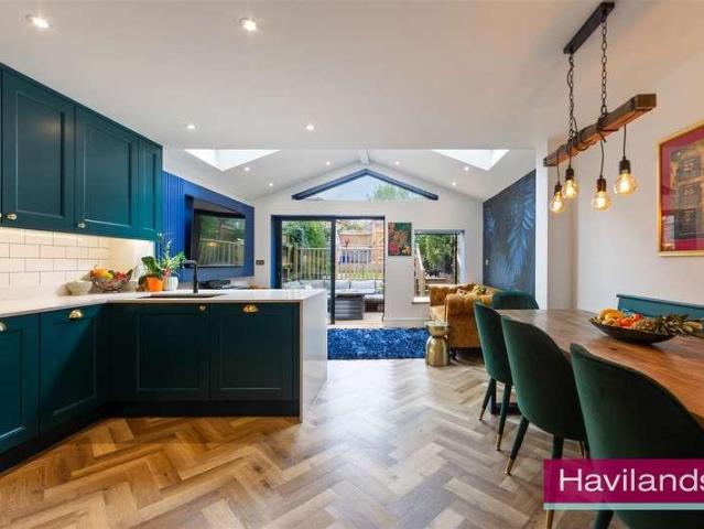4 bed house for sale