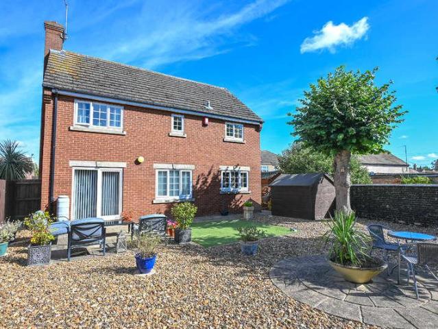 4 bed house for sale