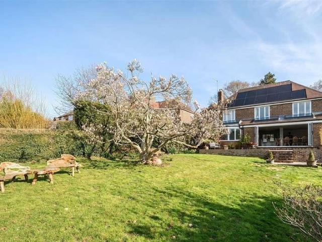 4 bed house for sale