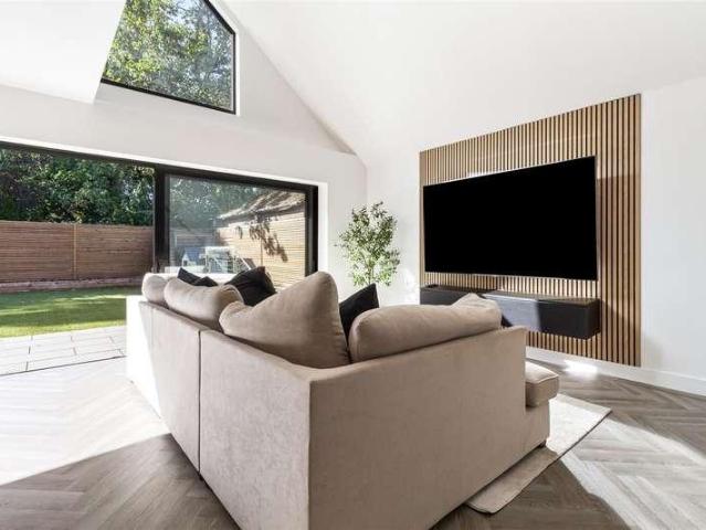 4 bed house for sale