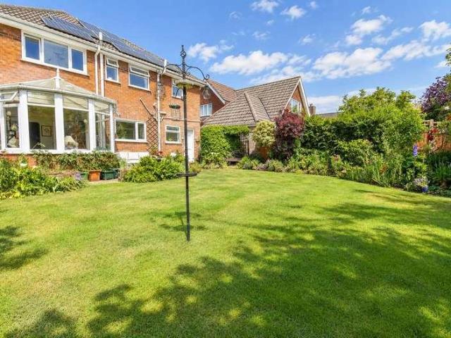 4 bed house for sale