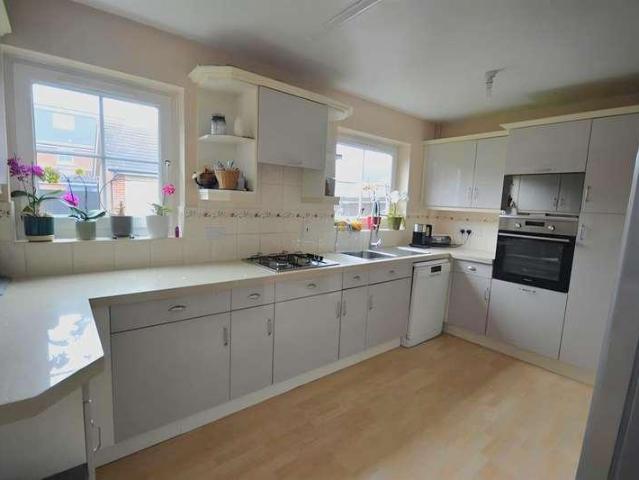 4 bed house for sale