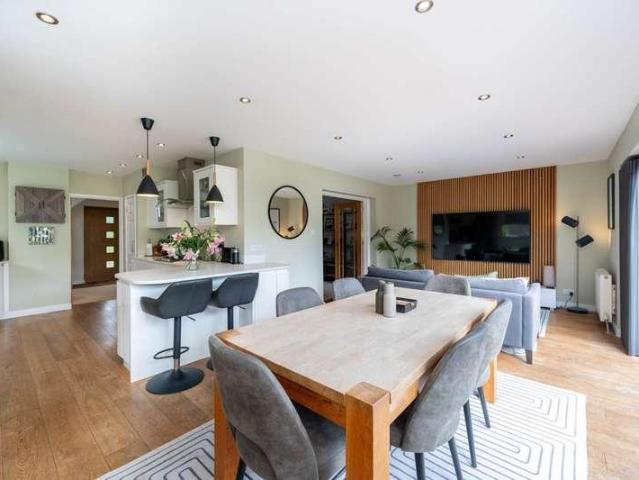 4 bed house for sale