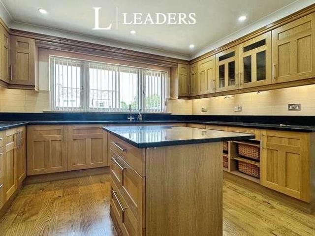 4 bed house for sale