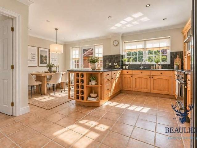 4 bed house for sale