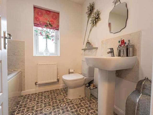 4 bed house for sale