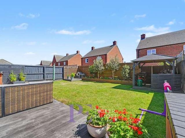 4 bed house for sale