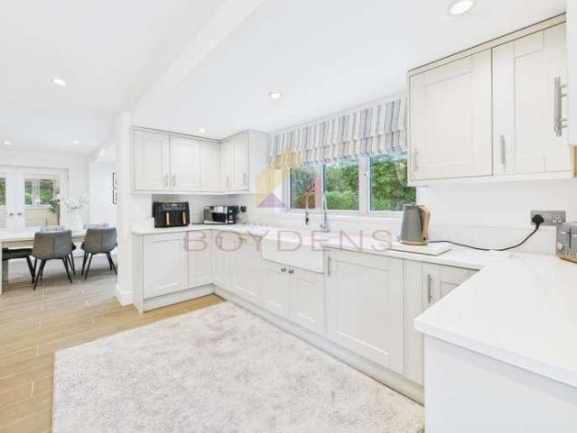 4 bed house for sale