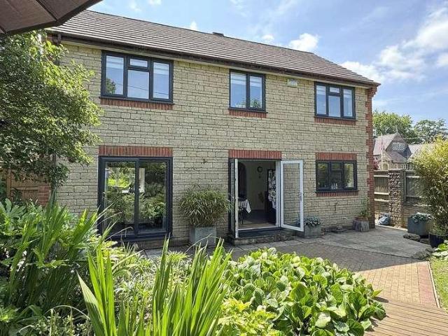 4 bed house for sale