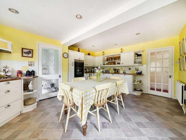 4 bed house for sale