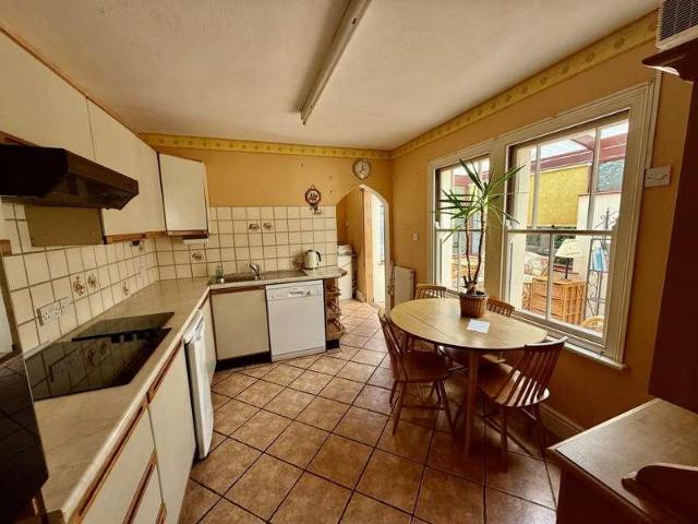 4 bed house for sale