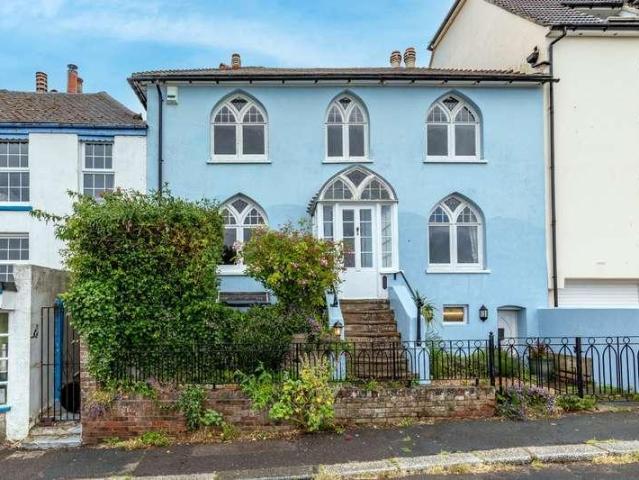 4 bed house for sale
