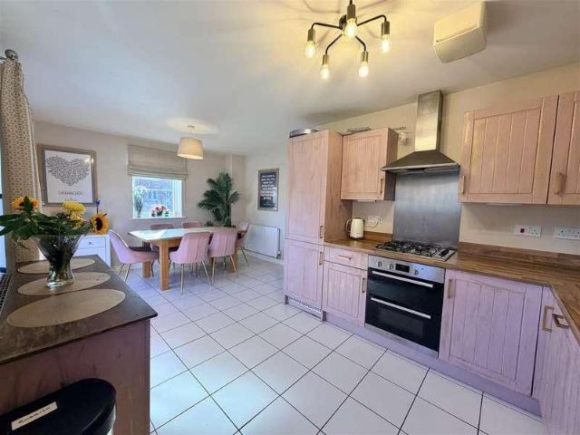 4 bed house for sale