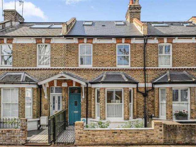 4 bed house for sale