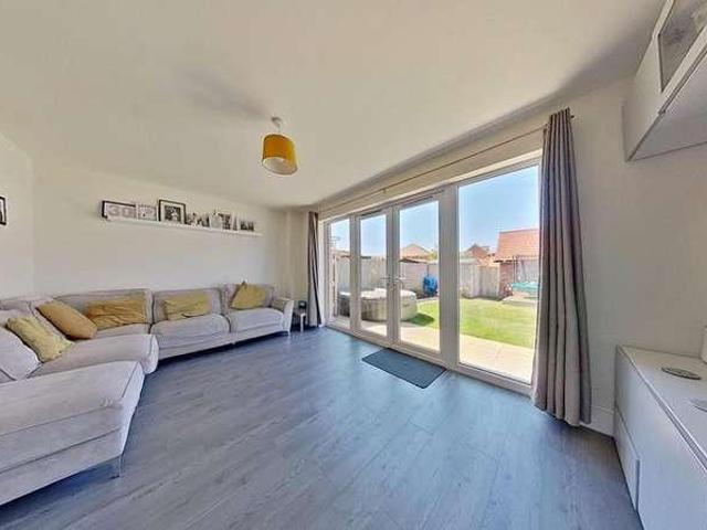 4 bed house for sale