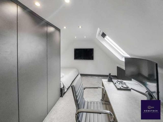 4 bed house for sale