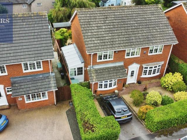 4 bed house for sale
