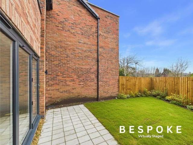 4 bed house for sale