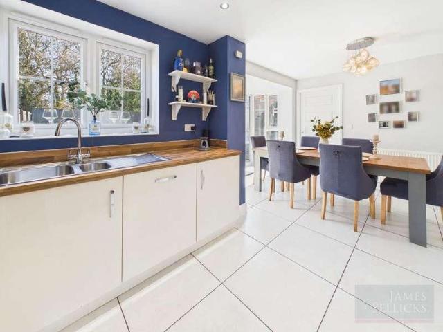 4 bed house for sale