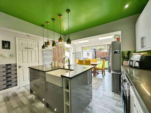 4 bed house for sale