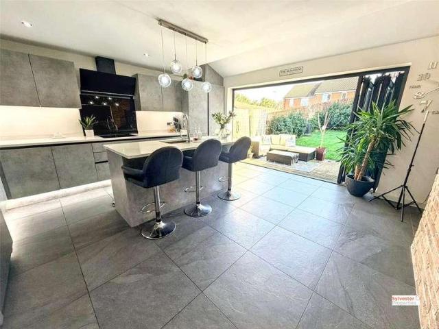 4 bed house for sale