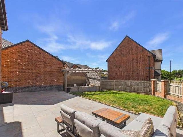 4 bed house for sale