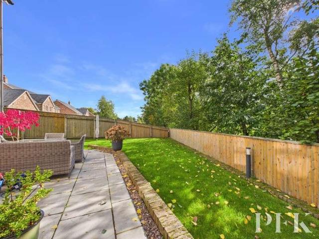 4 bed house for sale