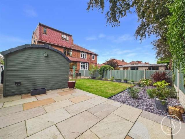 4 bed house for sale