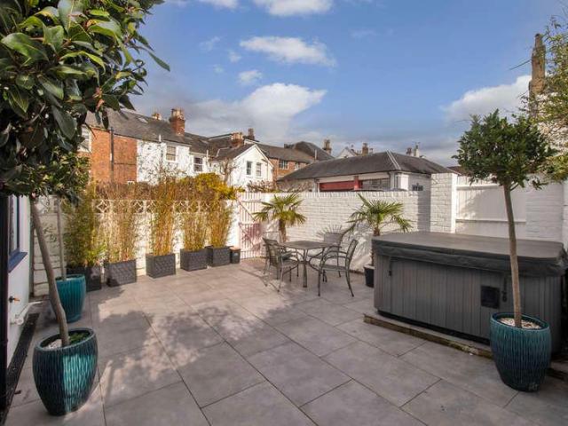 4 bed house for sale