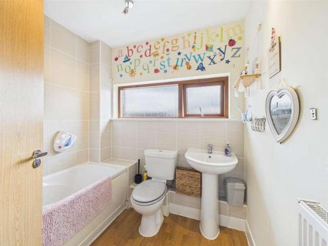 4 bed house for sale