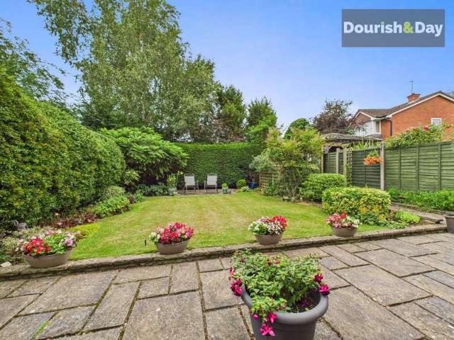 4 bed house for sale