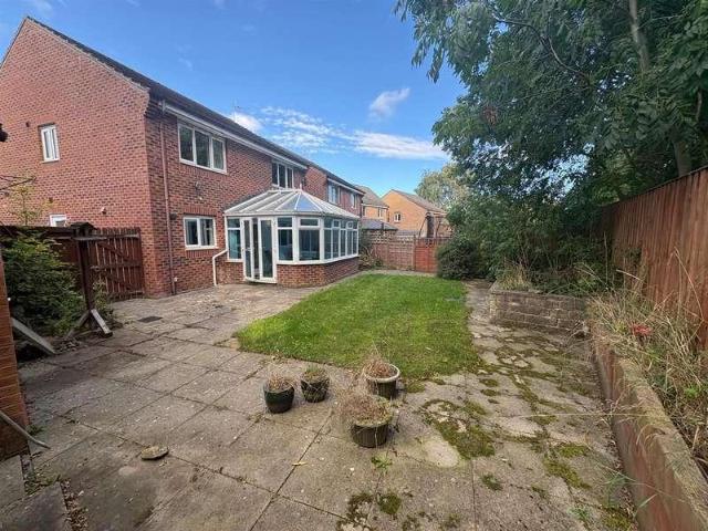 4 bed house for sale