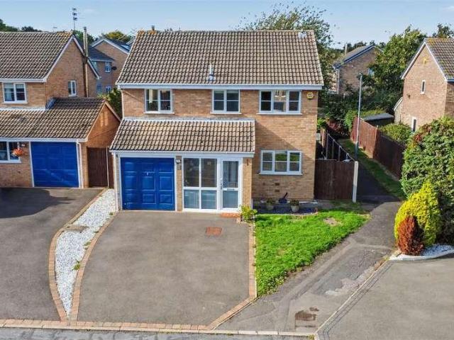 4 bed house for sale