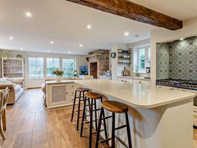 4 bed house for sale