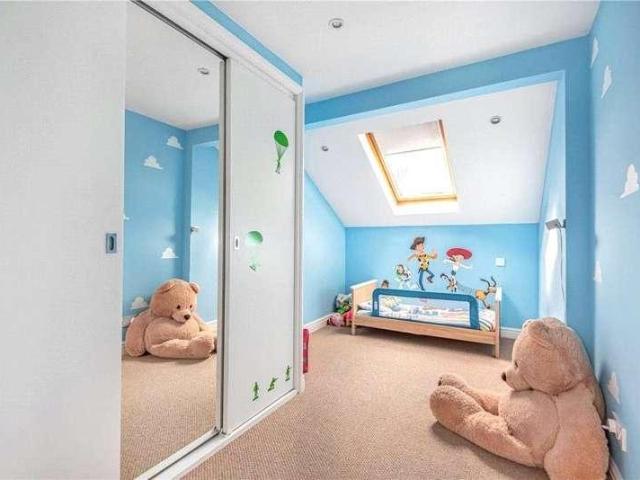 4 bed house for sale