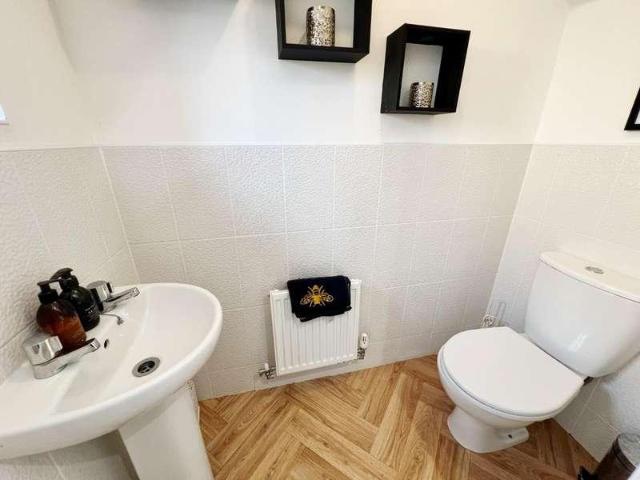 4 bed house for sale