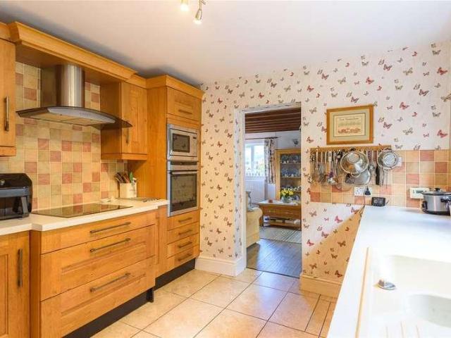 4 bed house for sale