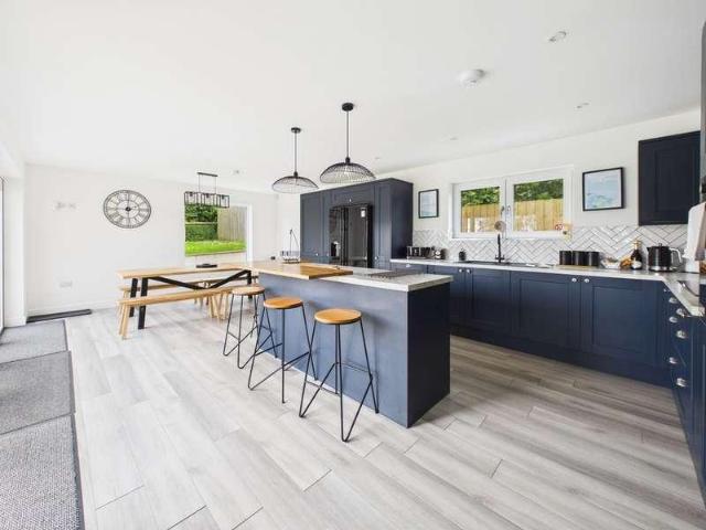 4 bed house for sale