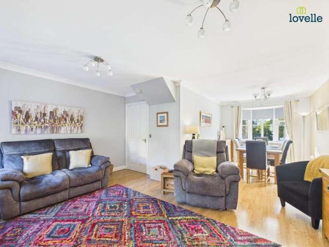 4 bed house for sale