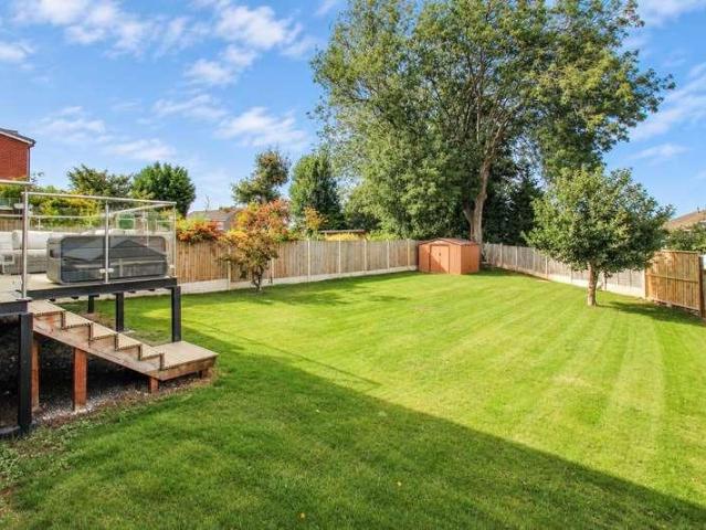 4 bed house for sale